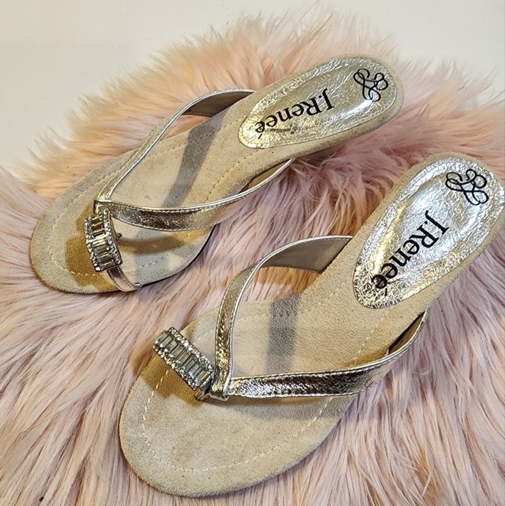 J. RENEE Silver low Heels Leather Upper Thong Sandals size 4.5 M